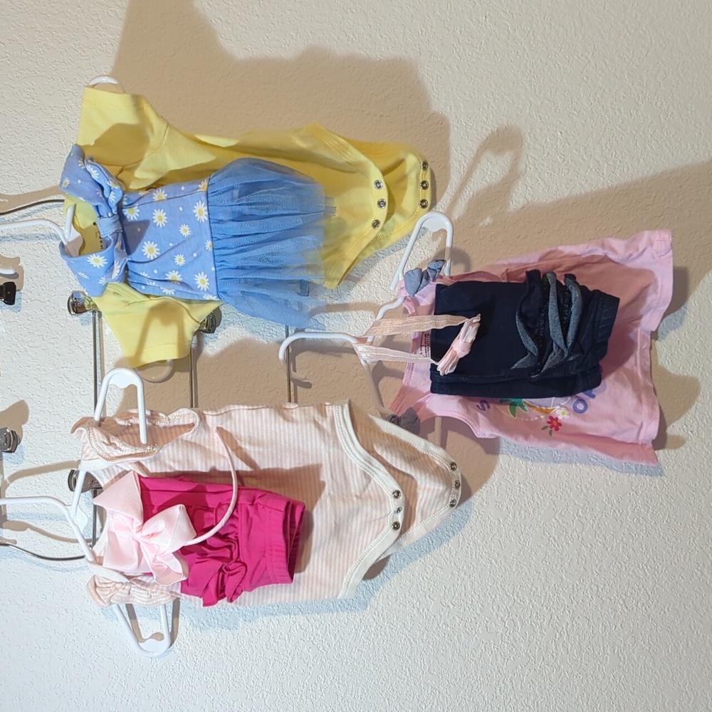 Baby Girl Outfits 9 Piece Lot 3 ea onesie bottoms bows all Matching 3-6 mo